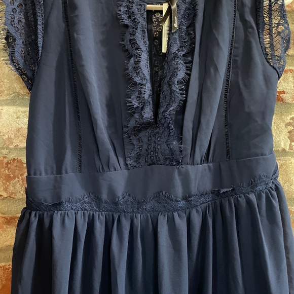 Maternity dress, lace detail - Picture 3 of 4